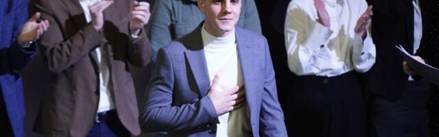 VERIO SE glumac (23) za kojim su odlepile žene zbog uloge u „Sablji“: Zaprosio devojku na jahti (FOTO)