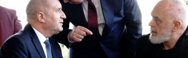 VUČIĆ SA BROJNIM EVROPSKIM ZVANIČNICIMA U MANJE FORMALNOJ ATMOSFERI: U Tivtu prisustvuje svečanoj večeri za učesnike Samita! (FOTO)