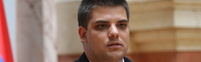 (FOTO) POZDRAV OD PEDERA: Šok objava Šešelja juniora!