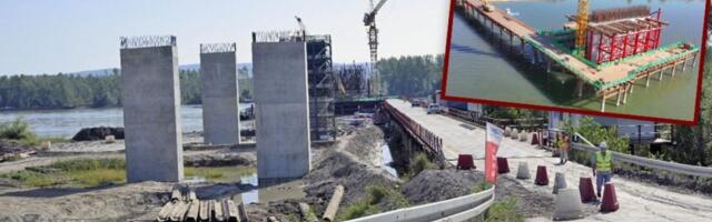 Ovaj most je deo budućeg "Fruškogorskog koridora": Izranja iz Dunava, dugačak skoro 2 kilometra, a spojiće Srem i Bačku