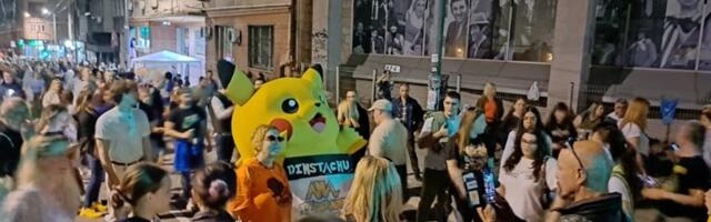 POJAČANJE na blokadi: Pikaču ponovo među studentima kod RTS (VIDEO)