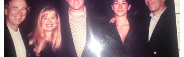 MAJKL DŽEKSON, KLINTON I DŽEGER U EPSTAJNOVOM ZAGRLJAJU! Isplivale jezive fotografije iz tajnog dosije! Svi moćnici na jednom mestu, slike ne lažu! (FOTO, VIDEO)