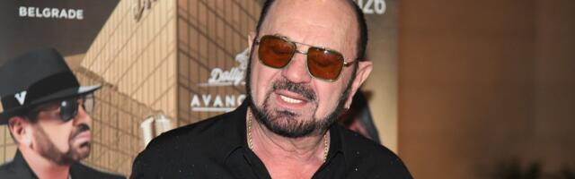 DA LI JE MOGUĆE DA IMA TOLIKO GODINA? Mile Kitić slavi rođendan, a ćerka objavila NIKAD VIĐEN snimak na kom ga u detinjstvu gađa senom