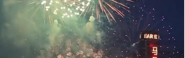 Spektakl za Kinesku novu godinu: Kula Beograd zasijala u simbolici vatrenog konja, okolo vatromet (VIDEO)