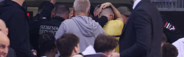 GROBARI NAPRAVILI HAOS U NIŠU - MEČ PREKINUT: Navijači Partizana gađali sudije i vređali suprugu Nebojše Čovića