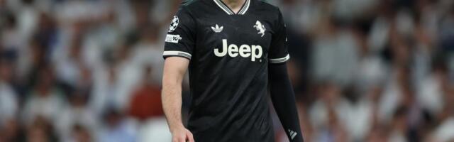 VLAHOVIĆ POTPISAO UNOSAN UGOVOR SA ENGLESKIM GIGANTOM! Ovo niko nije očekivao! Nisu štedeli novac za Srbina