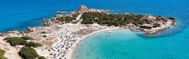 Šok za turiste! Popularna plaža zabranila suncobrane - ljudi ne kriju bes