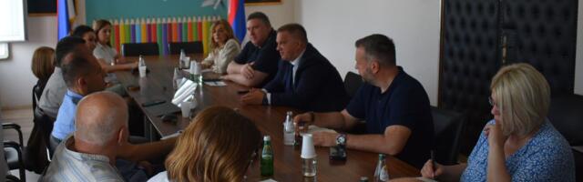 Važan sastanak u prosveti: Šta donose nove izmene zakona za zaposlene u školama