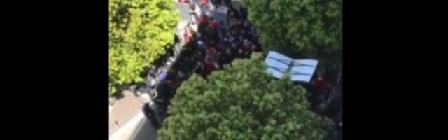 KOMITE NAJSTRAŠNIJE PROVOCIRAJU PESMAMA: "Kosovo je PORED Srbije" ori se Podgoricom uz uzvike "Nije ovo srpsko leglo, već je ovo Montenegro"