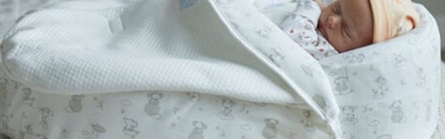 NEZAMENJIV KOMAD ZA SAVREMENE RODITELJE: Anatomsko gnezdo u kom će novorođenče dugo, mirno i bezbedno da spava!