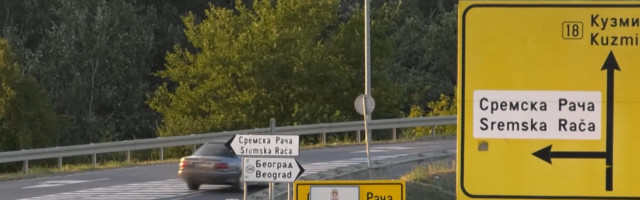 SVAKI PUT KAD KRENU U ŠKOLU ILI NA POSAO MORAJU DA PREĐU GRANICU! Žitelji Sremske Rače pola života čekaju u koloni