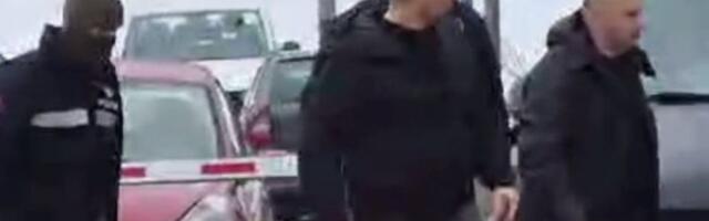 PRVI SNIMAK sprovođenja Nenada Nešića u policijsku stanicu (VIDEO)