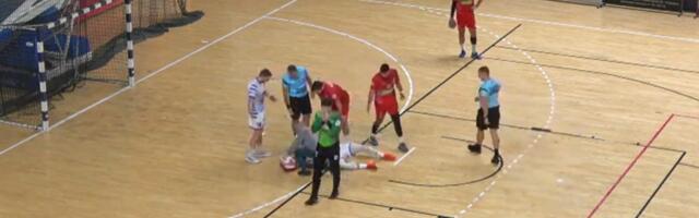 Jeziva povreda! Golmanov start za zatvor, rukometaš hitno prebačen u bolnicu (VIDEO)