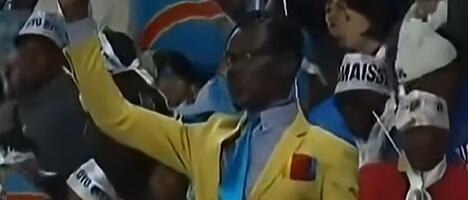 Čovek-statua najveća atrakcija Kupa afričkih nacija: Omaž Lumumbi (VIDEO)