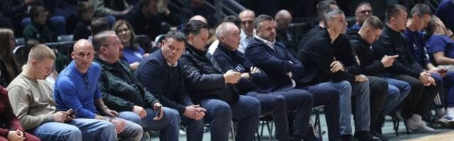 INCIDENT U ZADRU: Čelnik Zvezde u klinču sa navijačima Zadra!