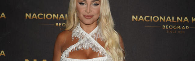 PROVOKATIVNA MAJA RASPAMETILA SVE OBJAVOM IZ KREVETA! Pevačica se snimala u donjem vešu, od prizora padaju vilice