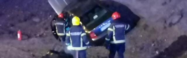 ODUZET OD ALKOHOLA SLETEO S PUTA! Autombil zaustavila bandera, on momentalno priveden!