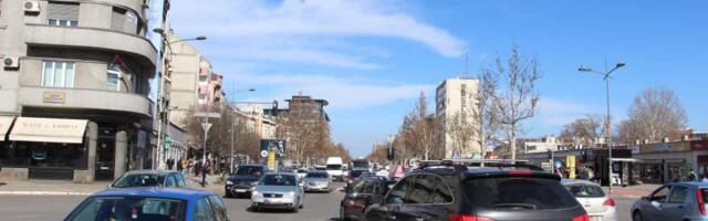 Prosut beton, poluotvoren šaht na putu i patrole svuda: Šta se dešava u saobraćaju u Novom Sadu i okolini