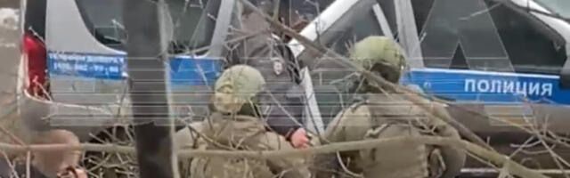 Dečak krenuo da ubija u moskovskoj školi: Nosio jezive simbole i pravio selfije, pojavili se snimci