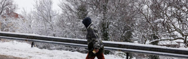 После обуставе летења атински аеродром се лагано оспособљава за функицонисање