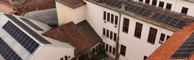 Čačanska Gimnazija dobila 80 solarnih panela zahvaljujući donaciji Mozzart fondacije