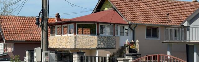 Od čuvenog hita zaradila 3 kuće: Otkrivamo kako izgleda dom poznate pevačice, niko ne pomišlja da tu živi ONA