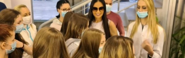 CECA SE VAKCINISALA, PA PORUČILA: Osećala sam dužnost PREMA SVIMA, želim da APELUJEM NA SVE LJUDE! A evo koji SAVET joj je LEKAR DAO /VIDEO/
