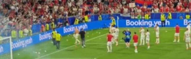 Navijači oterali igrače Srbije od tribine posle ispadanja sa Eura (VIDEO)