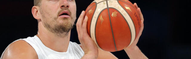 BRAT NIKOLE JOKIĆA STIGAO NA SPEKTAKL U ARENI: O Strahinji pišu svi, a Nemanja... Evo kako sada izgleda (VIDEO)