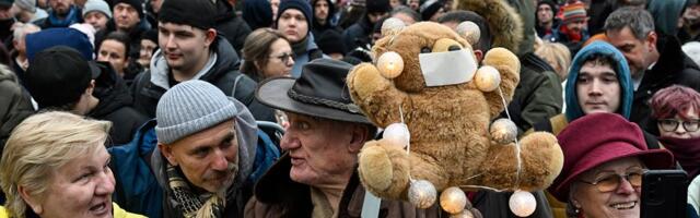 PROTESTI U MAĐARSKOJ: Hiljade ljudi na ulicama zbog slučaja zlostavljanja maloletnika u popravnom domu! Traže Orbanovu ostavku (UZNEMIRUJUĆI VIDEO)