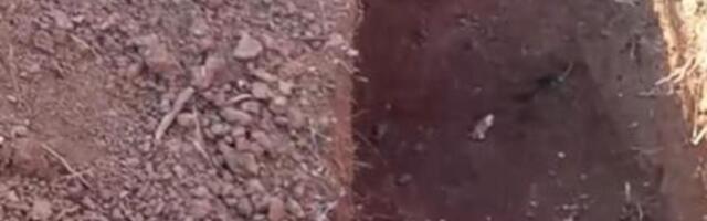 Miroslav legao u sveže iskopan grob zbog bizarnog razloga! Ljudi se krste i levom i desnom, snimak napravio haos!