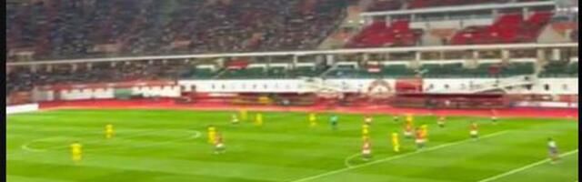 Neverovatne scene sa KAN: Salah i ekipa počeli meč pred praznim tribinama, a onda je potez organizatora izazvao haos i - napunio stadion! /VIDEO/