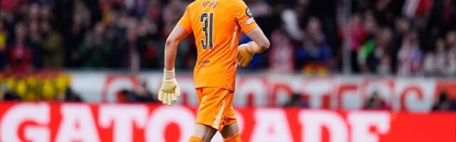 PLJUŠTE KRITIKE NA RAČUN BEZOSEĆAJNOG HRVATA! Bura na Ostrvu: Nesrećni golman Totehema dobio veliku podršku kolega!  Šmajhel žestoko opleo po Tudoru!