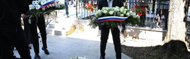Месаровићева и Вучевић положили венце у Дубони поводом треће годишњице масовног убиства