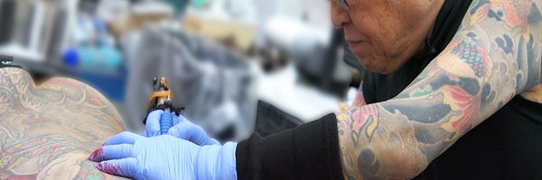 Tattoo umetnik od 73 godine