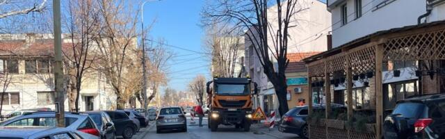 U Vojvode Putnika konačno asfaltiranje raskopanih površina, par dana pošto smo pisali o sramotnom stanju ove ulice