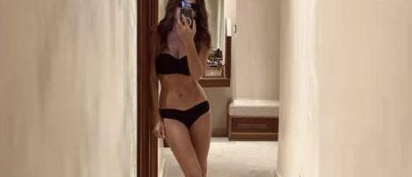 SKINULA SE SANJA MARINKOVIĆ! Voditeljka u crnom donjem vešu pokazala telo devojčice, naporni treninzi se isplatili (FOTO)