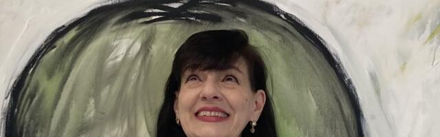 „Igračke govore više od reči“ – Selena Vicković o svojoj izložbi „Ide maca oko tebe…“ u galeriji Novembar