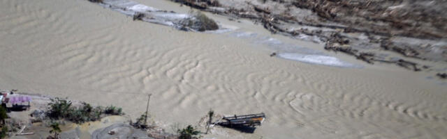 Суматра: порастао број погинулих у поплавама и клизиштима на 908