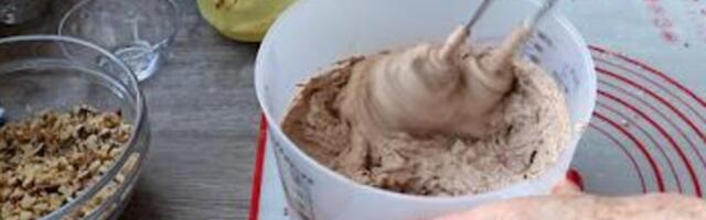 Starinski kolač za koji će vam svi tražiti recept: Jeftina poslastica koja se topi u ustima, a uspeva baš svima