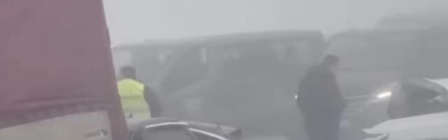 Једна особа преминула, а шест повређено у ланчаном судару код Лучана