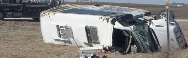 Autobus sa sportistima sleteo s puta u Ajovi, ima mrtvih (VIDEO)