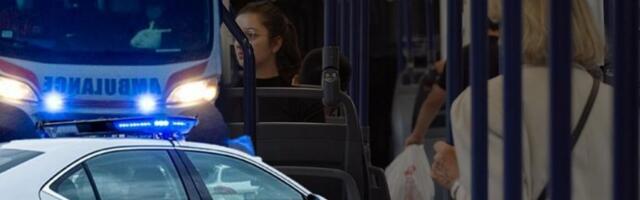 HAOS U BEOGRADU! Muškarac nasnuo na vozača gradskog autobusa! UDARIO VOZILO I PSOVAO MUŠKARCA! (VIDEO)