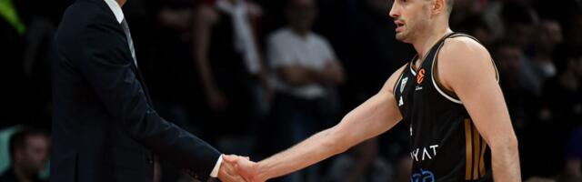 Golemac pobesneo na Avramovića: Trener naredio srpskom reprezentativcu da sedne na klupu! /VIDEO/