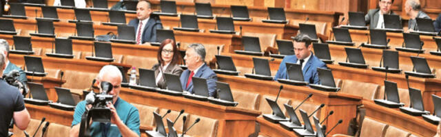 Ко жели да стави новац Брисела у своје џепове