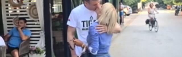 EKSKLUZIVNO! Pali vreli poljupci: Jovana i Tigar se dohvatili pred njegov boks meč, sve puca od strasti