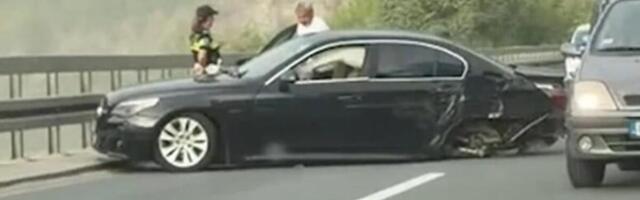 Nesreća na putu ka Zlatiboru: Automobil ostao bez točkova, delovi rasuti po putu - stvaraju se kolone! (VIDEO)