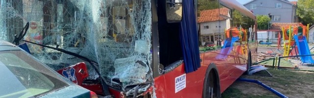 Autobus koji je uleteo u dečji park u Zemunu bio ispravan