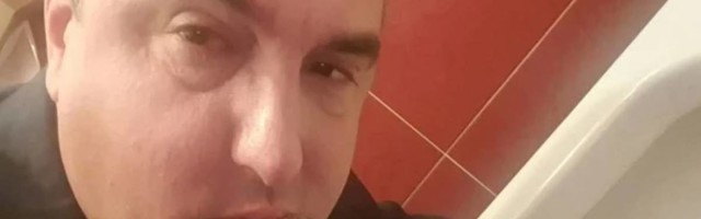 Fotke gradonačelnika Prijedora na kojima guta šaku pilula i povraća u wc-u šokirale javnost