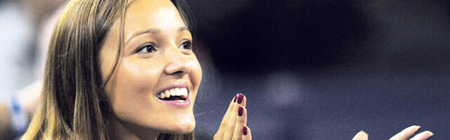 JELENA ĐOKOVIĆ IZBOROM OBUĆE PRIVUKLA SVE POGLEDE! Njih morate imati ovog proleća! (FOTO)